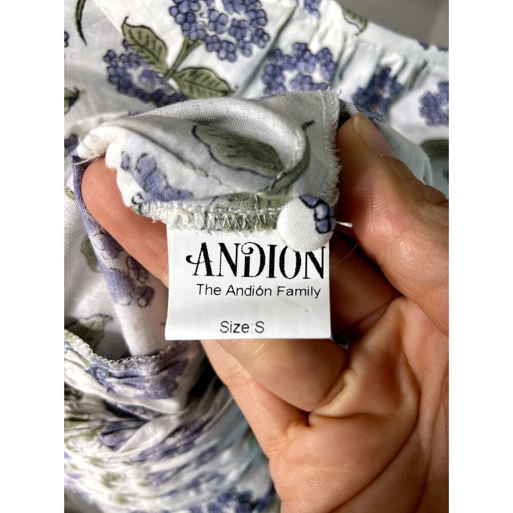 Anion Smocked Floral Top - Picture 4 of 4